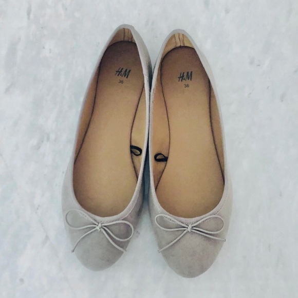 H&M Faux Suede Grey Taupe Ballet Flats w/Bows